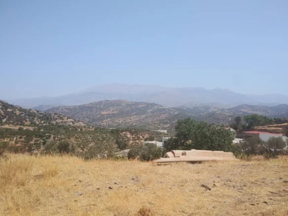 2.550 sq.m field in Agia Galini.