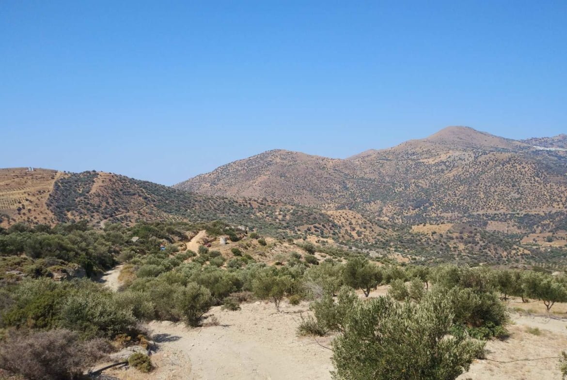 Large plot of 70.000 sq.m. with building in the area of Agia Galini