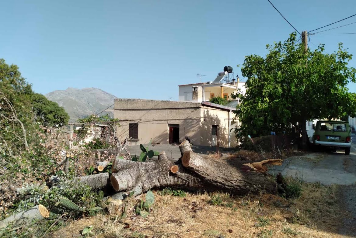 Traditional house in Apodoulou.