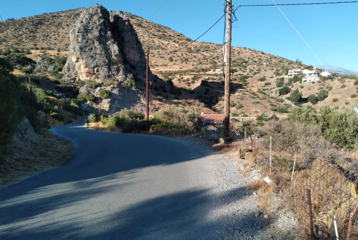 12.000 sq.m. field in Lenikos Harakas.