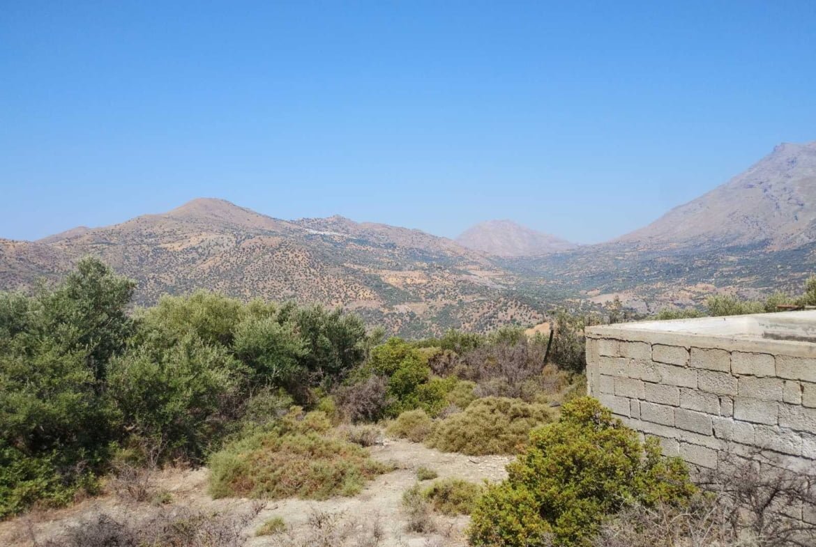 Large plot of 70.000 sq.m. with building in the area of Agia Galini