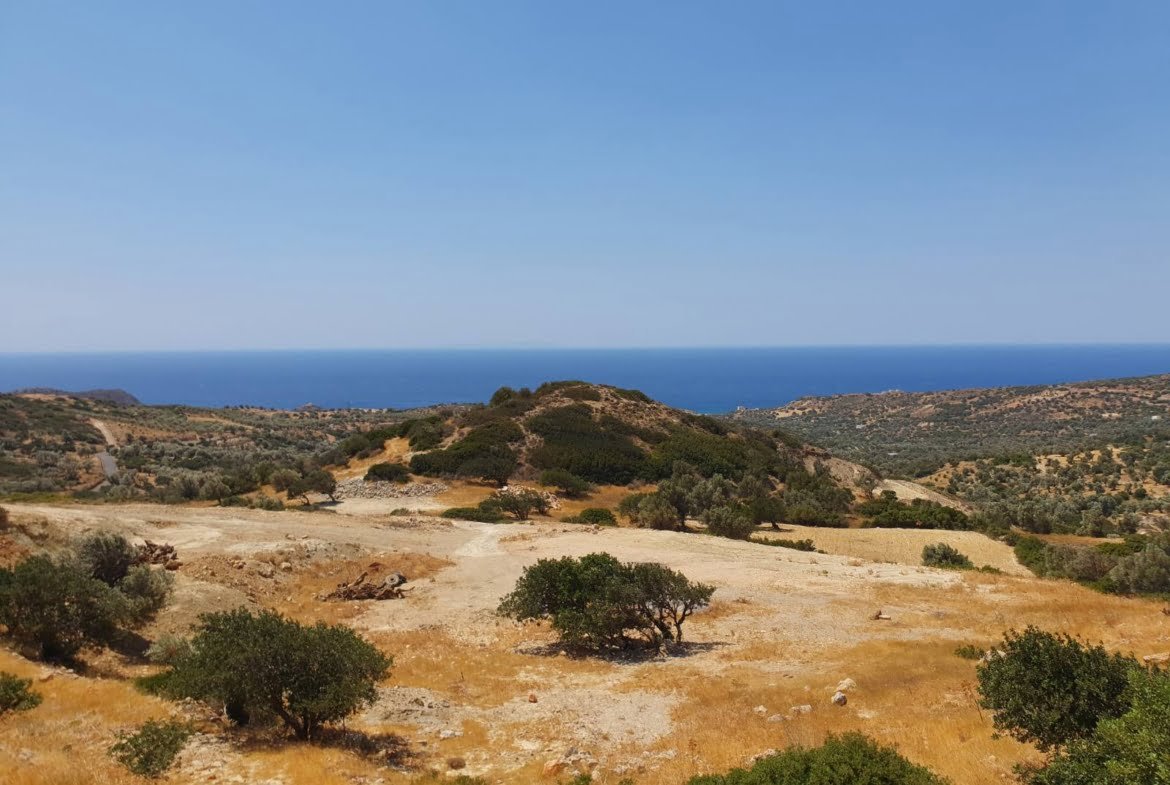 Land of 10,550 sq.m in Triopetra.