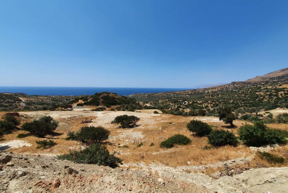 Land of 10,550 sq.m in Triopetra.