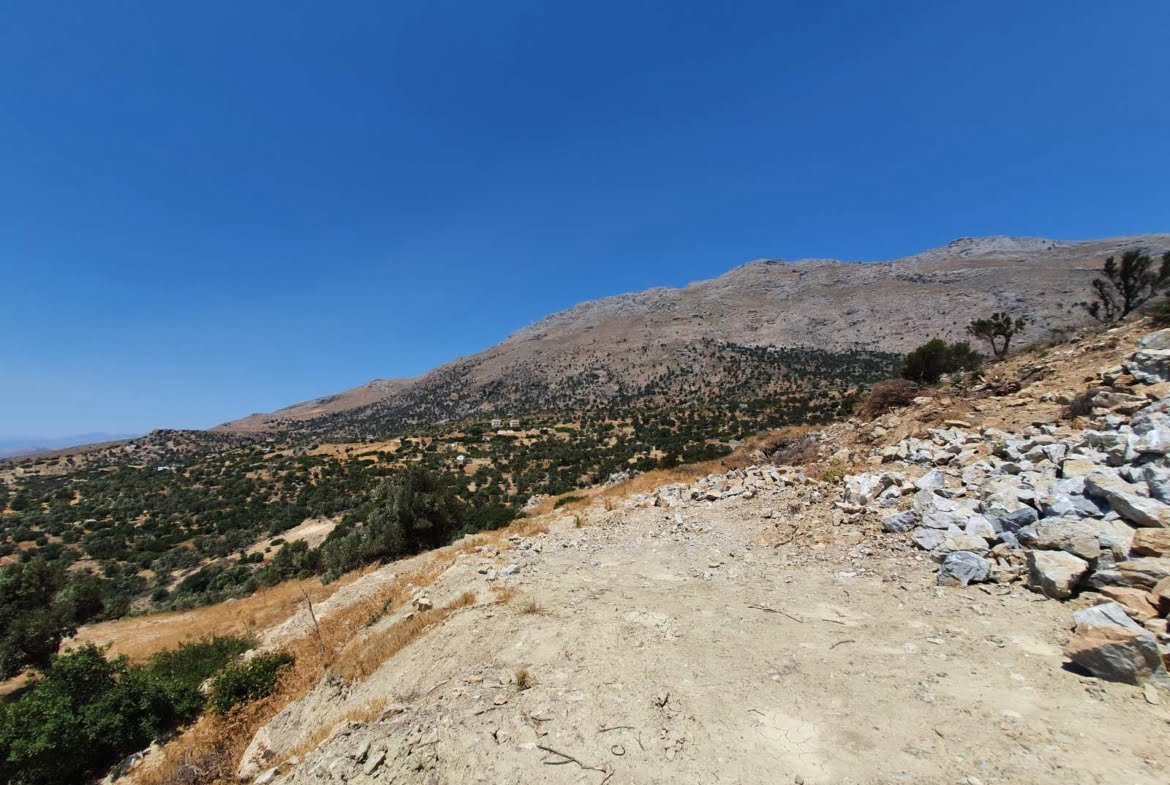 Land of 10,550 sq.m in Triopetra.