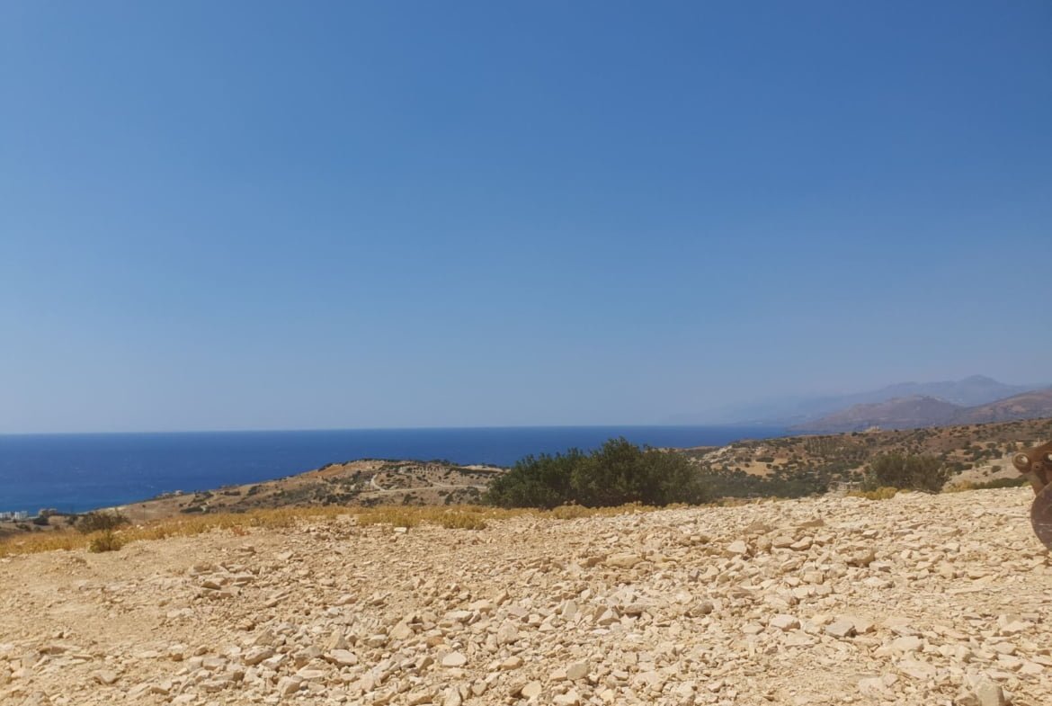 Land of 20.000 sq.m. in the area of Triopetra.