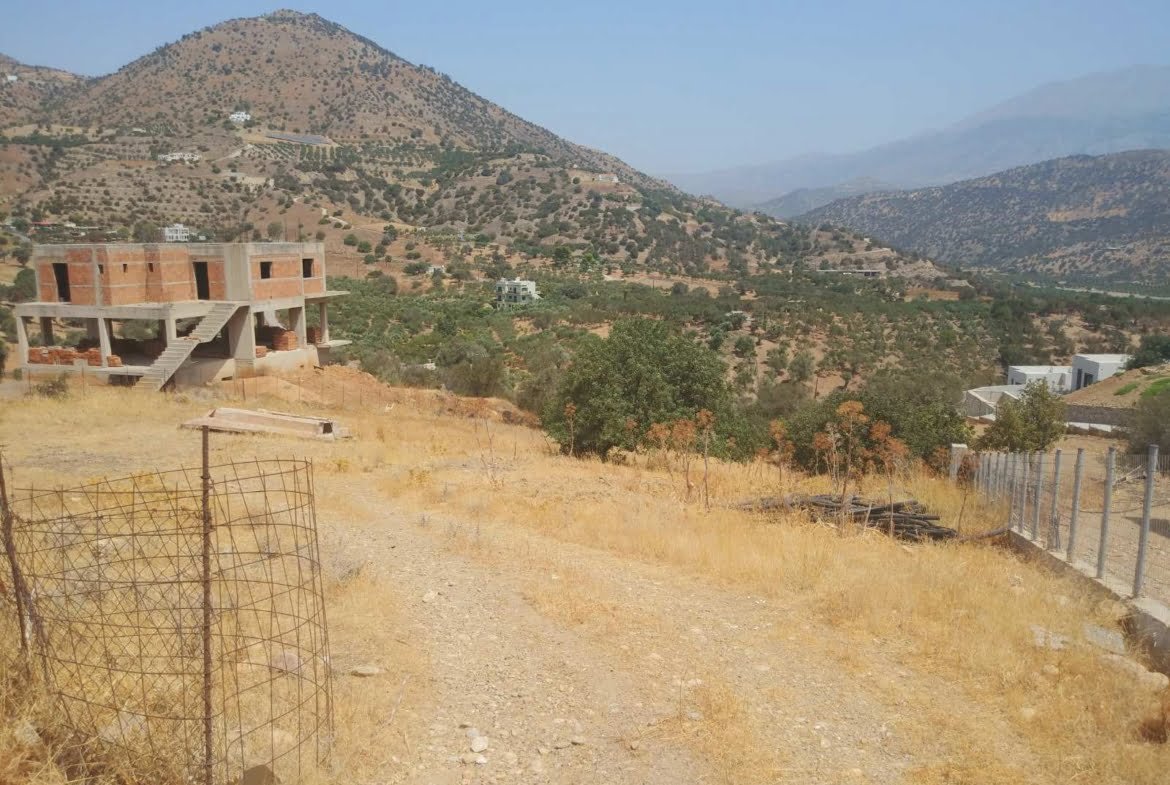 2.550 sq.m field in Agia Galini.