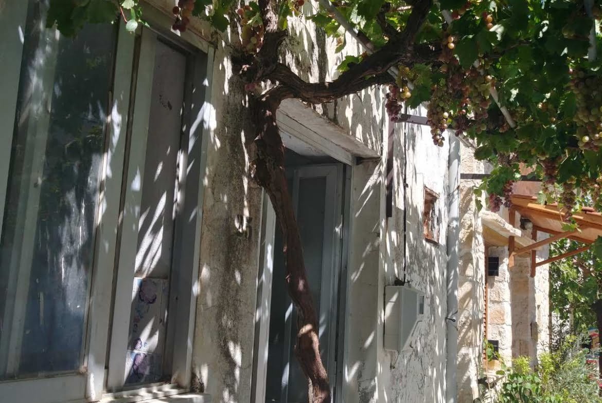 Small house in Melampes.