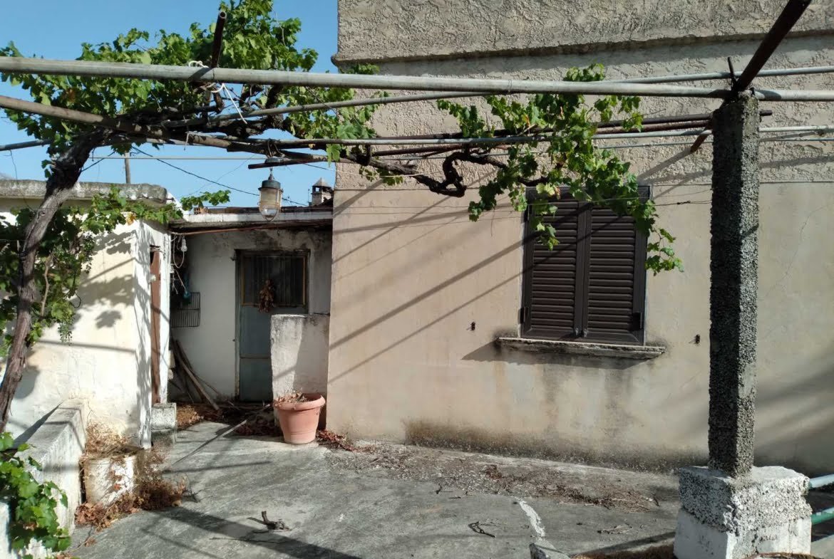 Traditional house in Apodoulou.