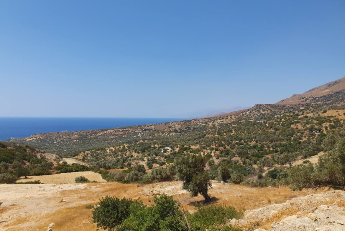 Land of 10,550 sq.m in Triopetra.