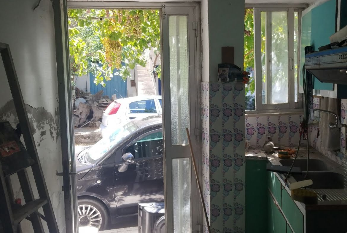 Small house in Melampes.