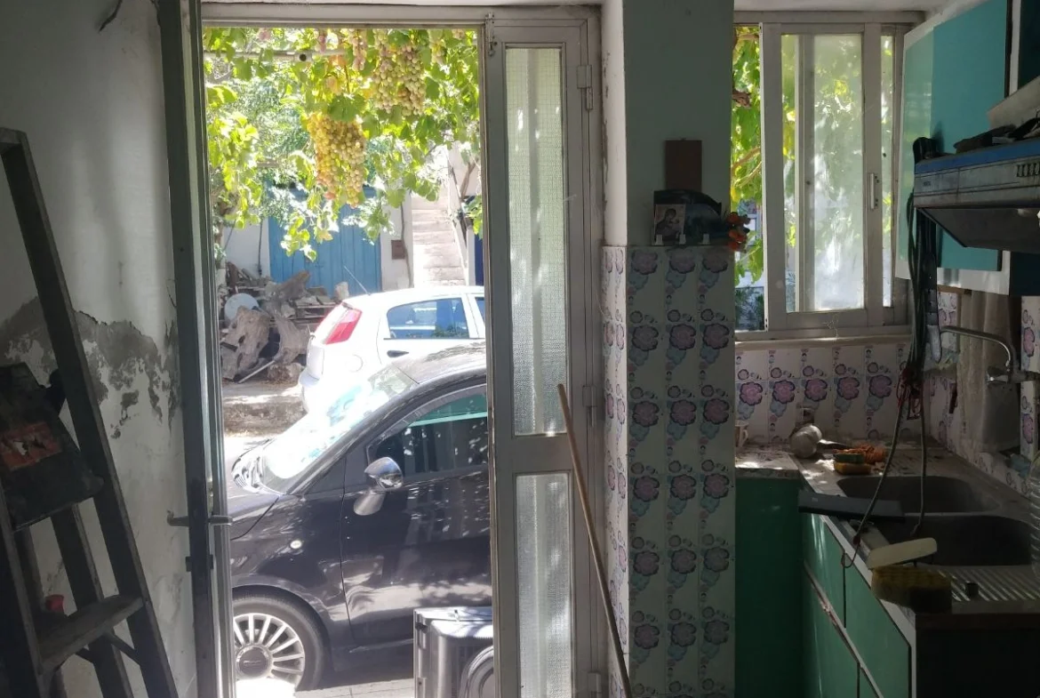 Small house in Melampes.
