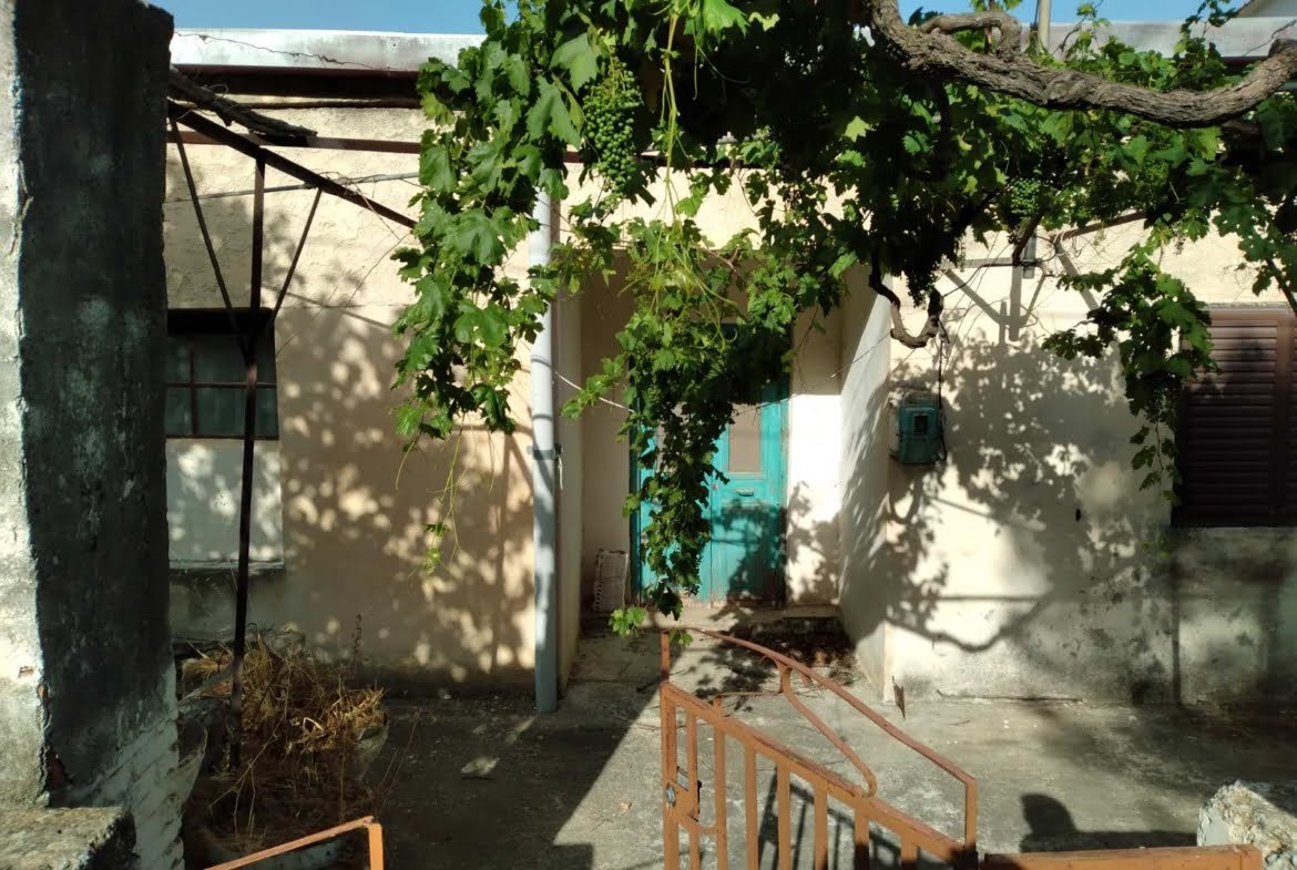 Traditional house in Apodoulou.