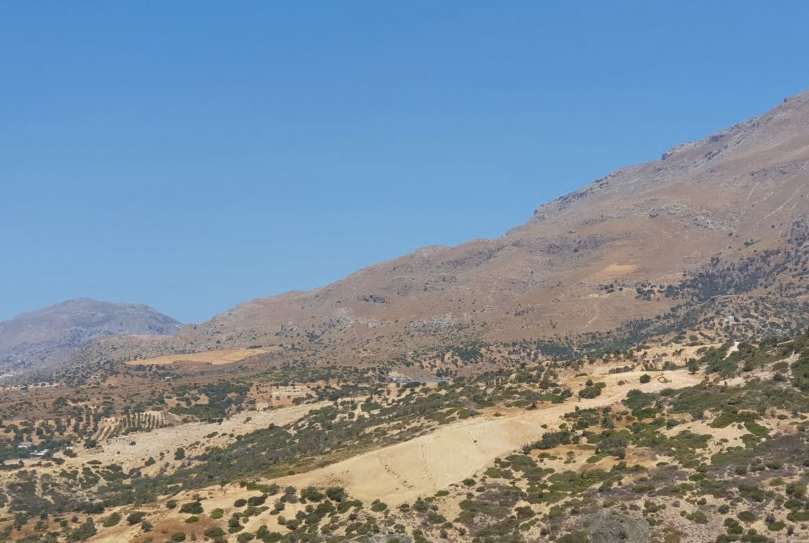 Land of 20.000 sq.m. in the area of Triopetra.
