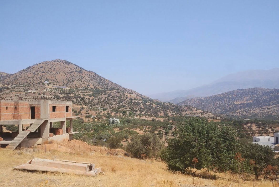 2.550 sq.m field in Agia Galini.