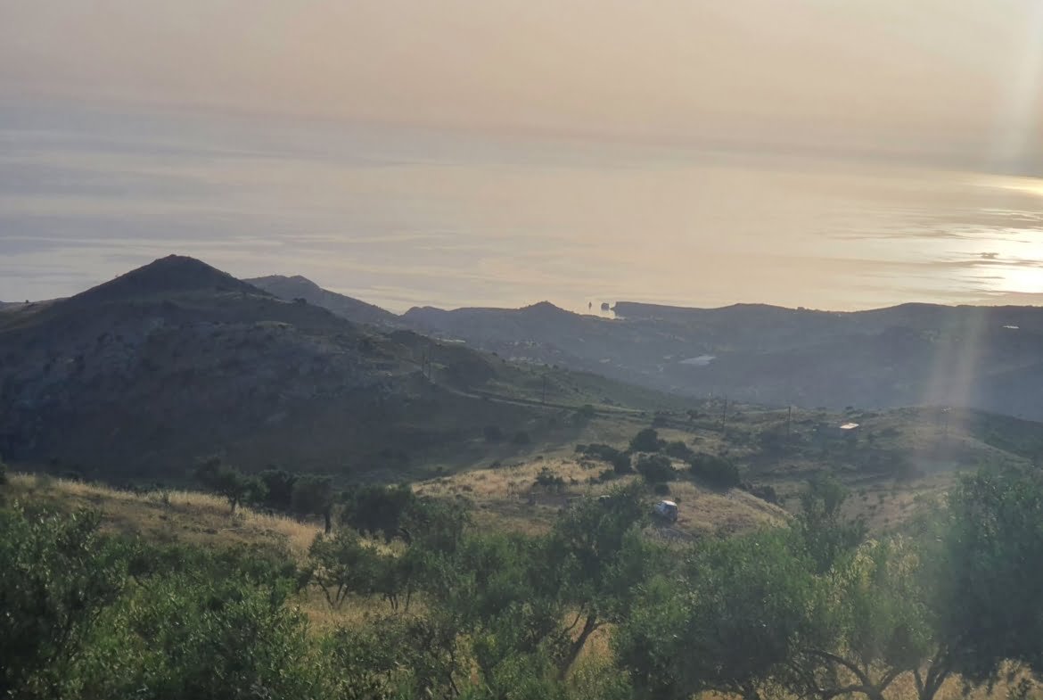 Field with a panoramic view in Sactouria.
