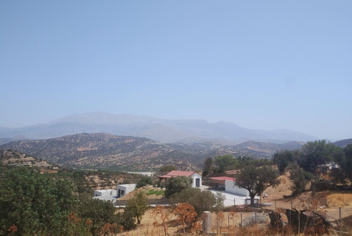 2.550 sq.m field in Agia Galini.