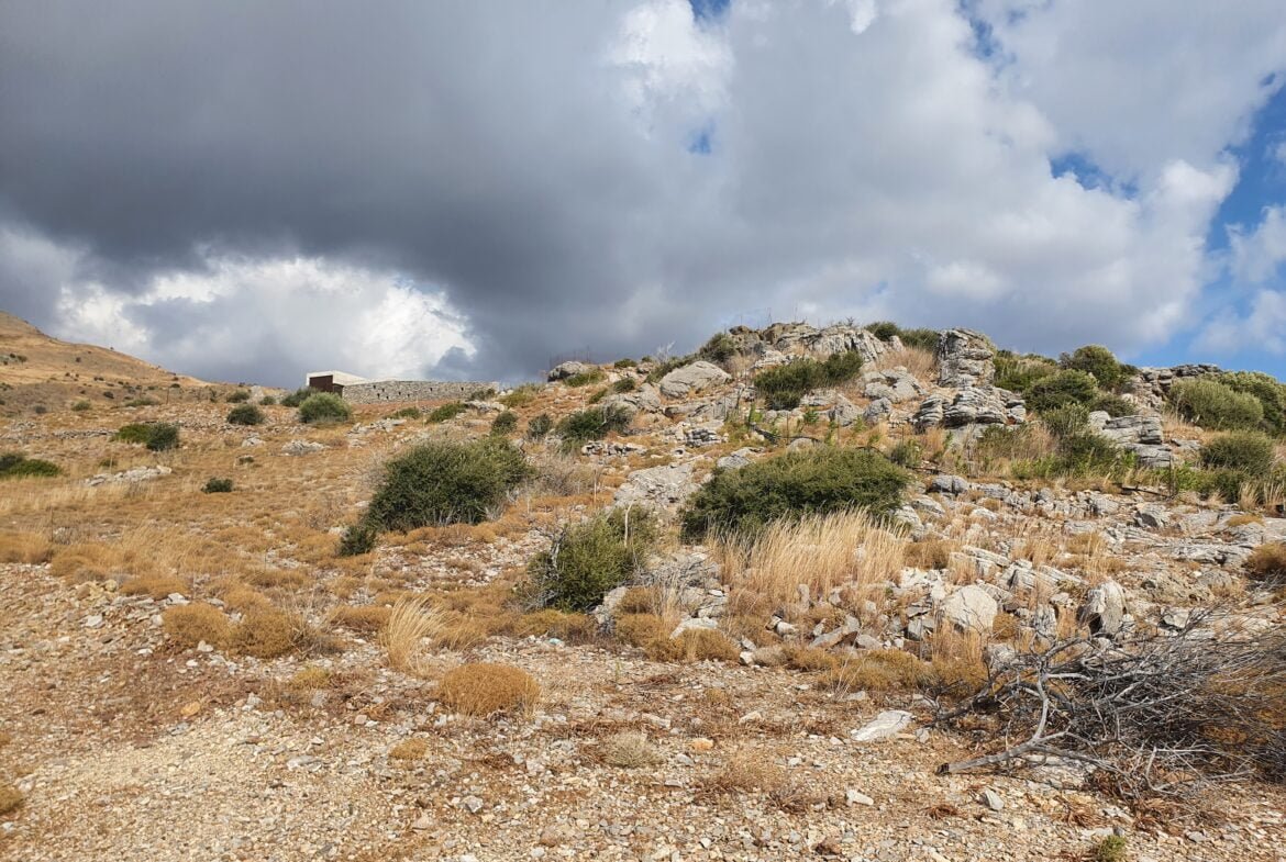 Plot with a breathtaking view in Agios Pavlos.