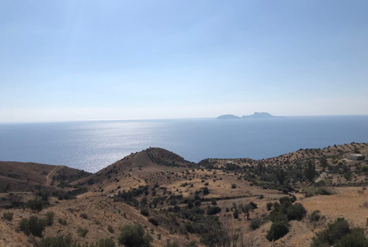 Plot of 4.000 sqm with unique views to the sea.