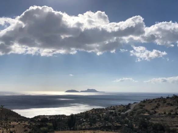 Plot of 4.000 sqm with unique views to the sea.