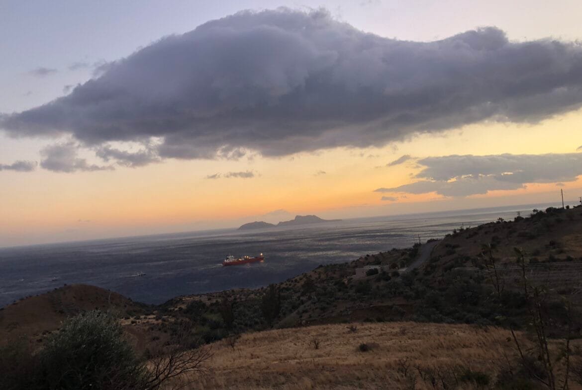 Plot of 4.000 sqm with unique views to the sea.