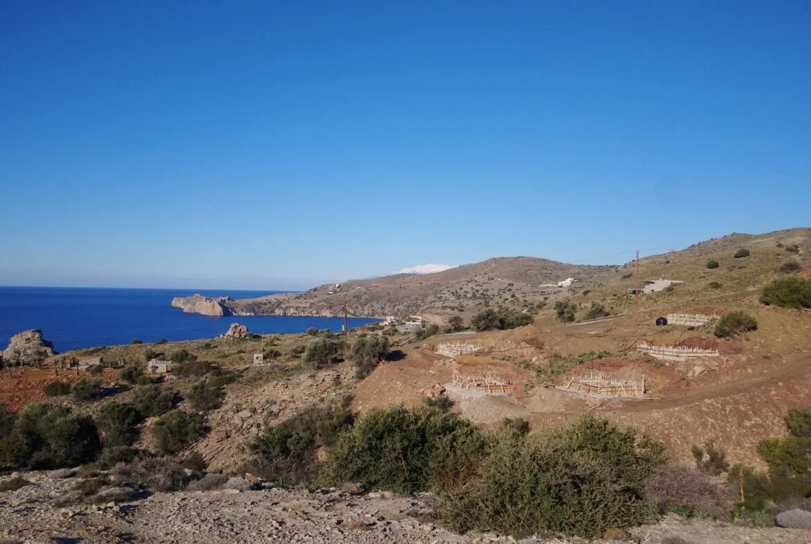 Huge plot of 11.600 sq.m. in the area of Agios Pavlos.