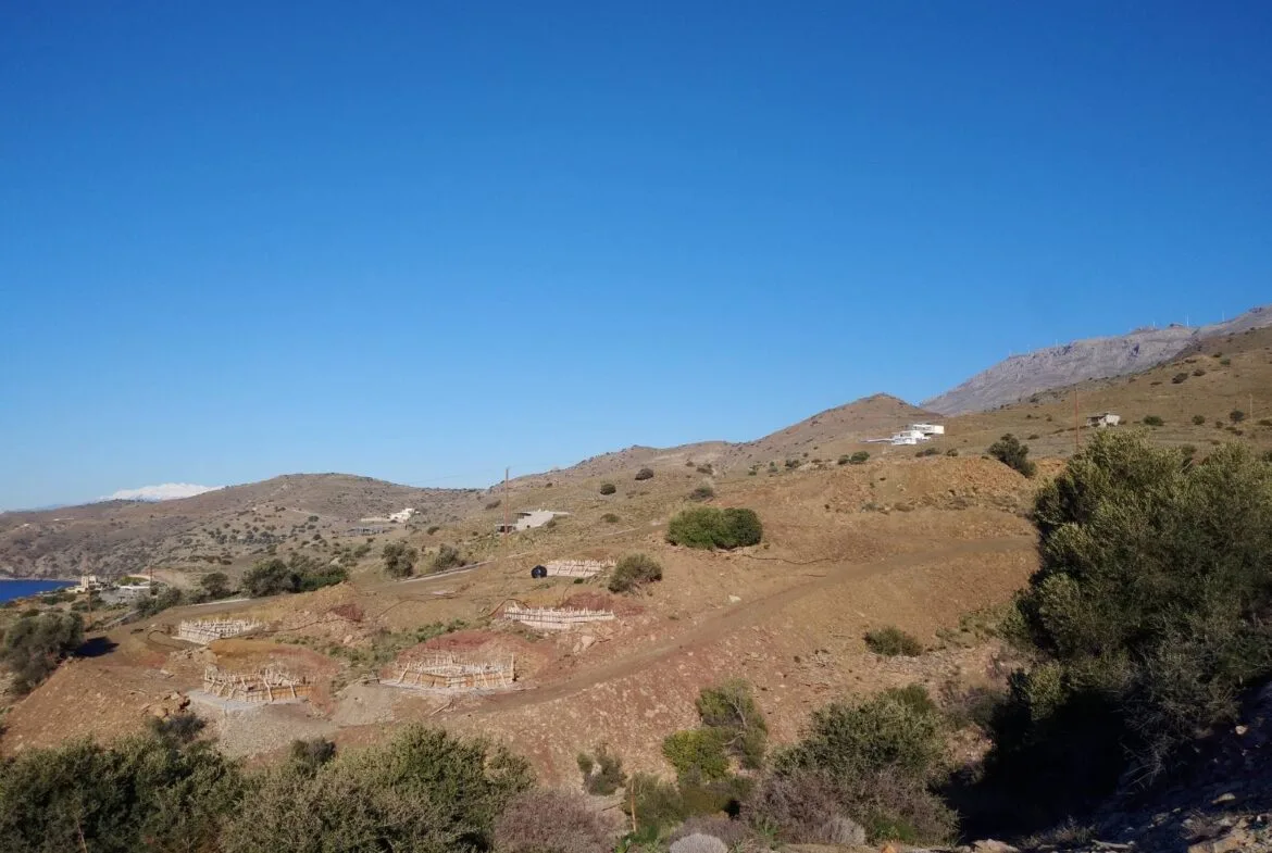 Huge plot of 11.600 sq.m. in the area of Agios Pavlos.
