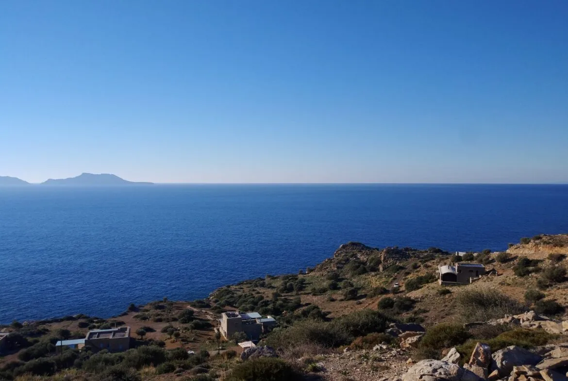 Huge plot of 11.600 sq.m. in the area of Agios Pavlos.