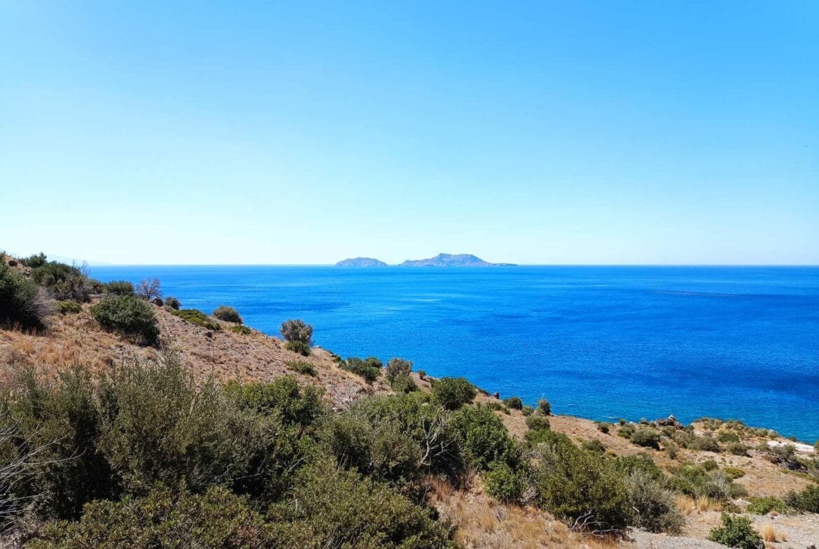 Plot of 4.298,23 square meters 70 meters from the sea.