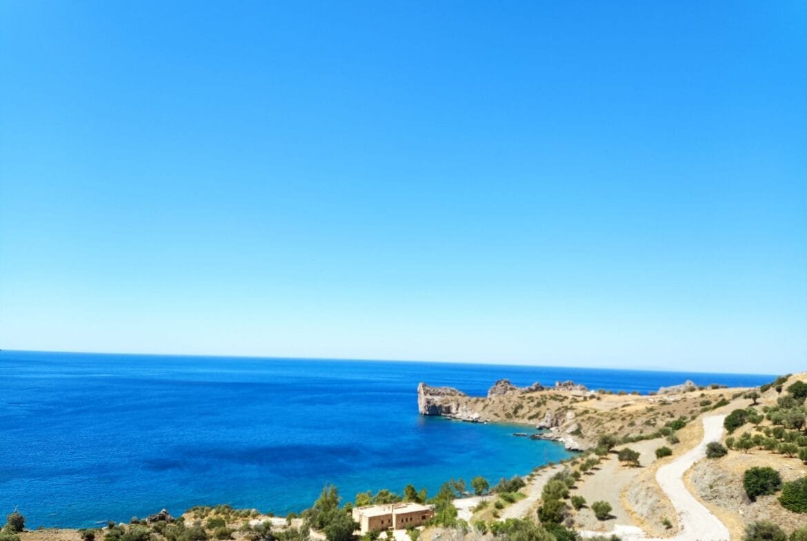 Plot of 4.298,23 square meters 70 meters from the sea.