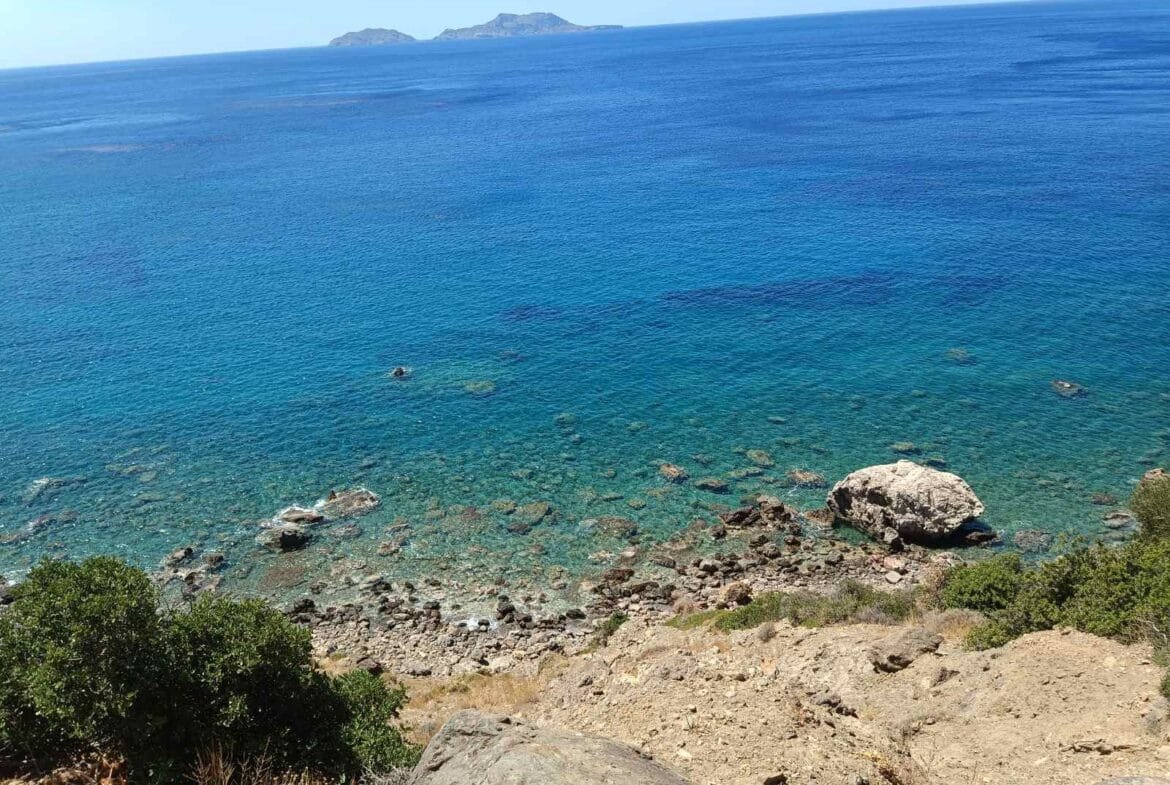 Plot of 4.298,23 square meters 70 meters from the sea.