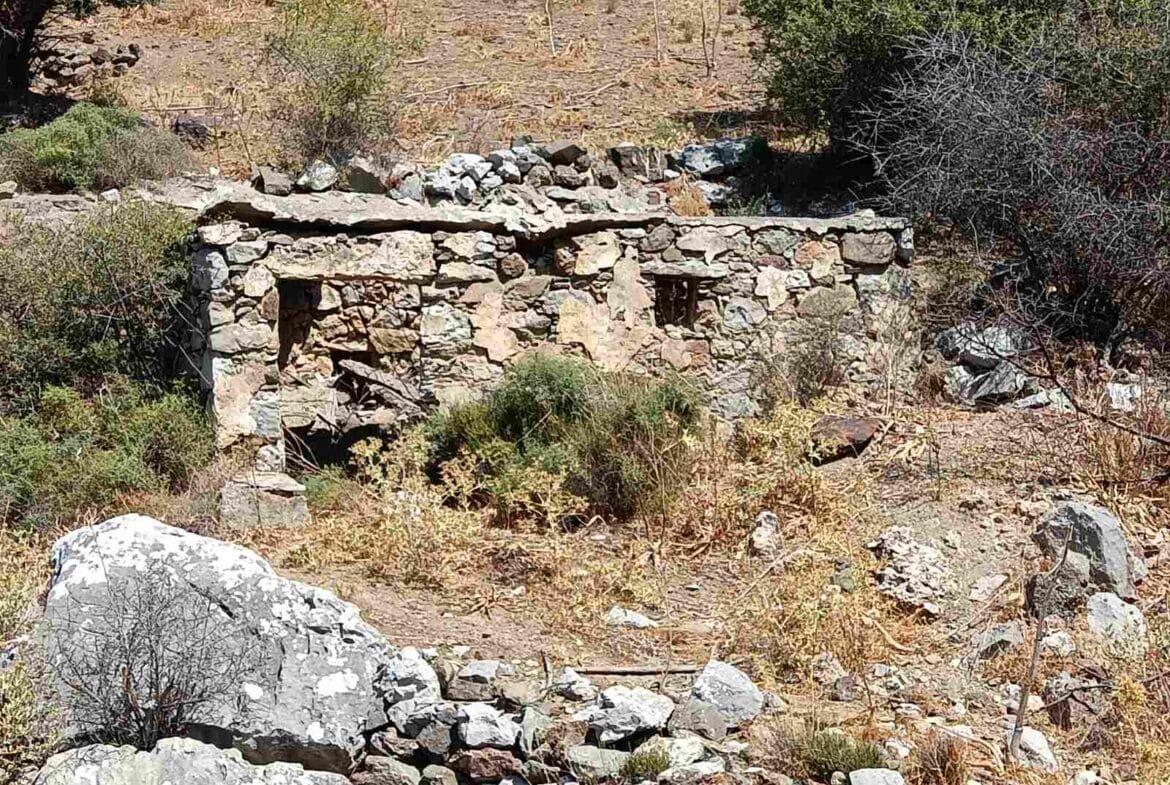 Plot of 27.500 square meters near Sactouria village.