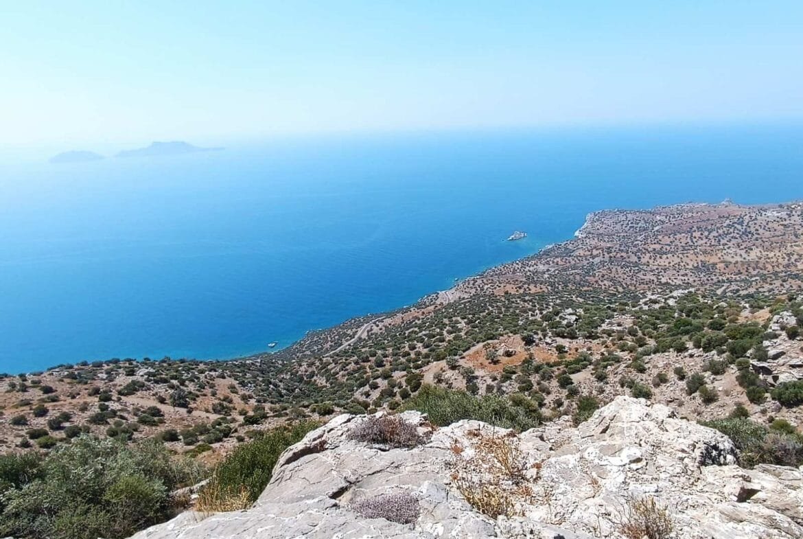 Plot of 27.500 square meters near Sactouria village.