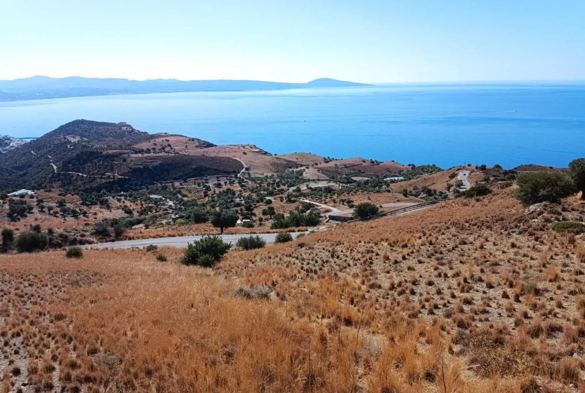 Plot of 4.161,83 sq.m. on the way to Agios Georgios beach.