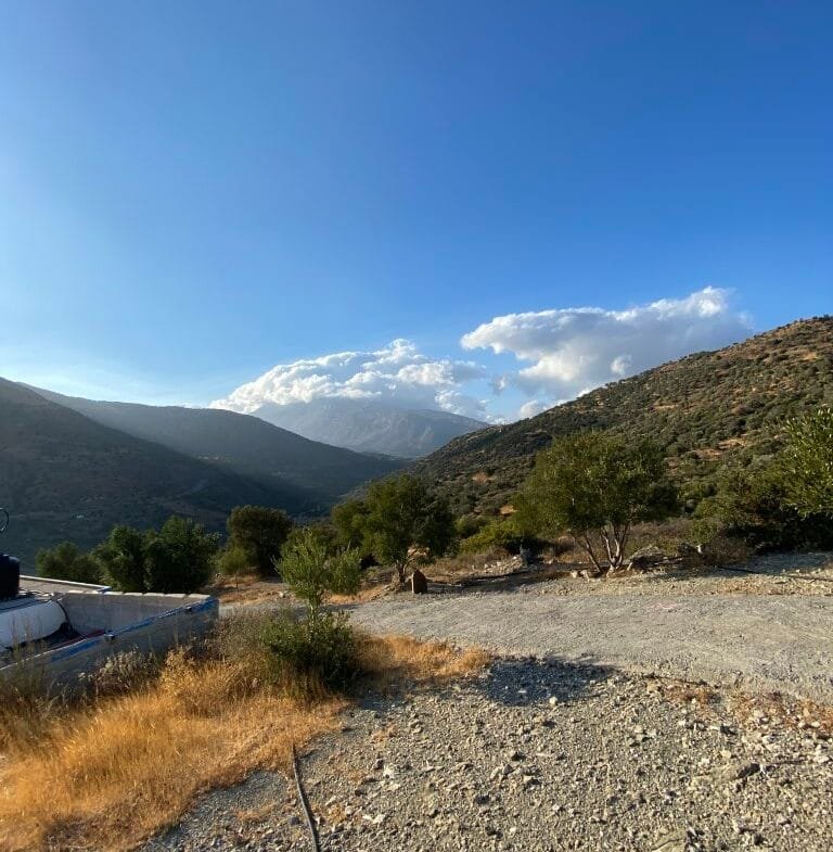 14.173 sqm plot with house for sale.
