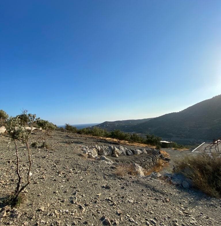 14.173 sqm plot with house for sale.
