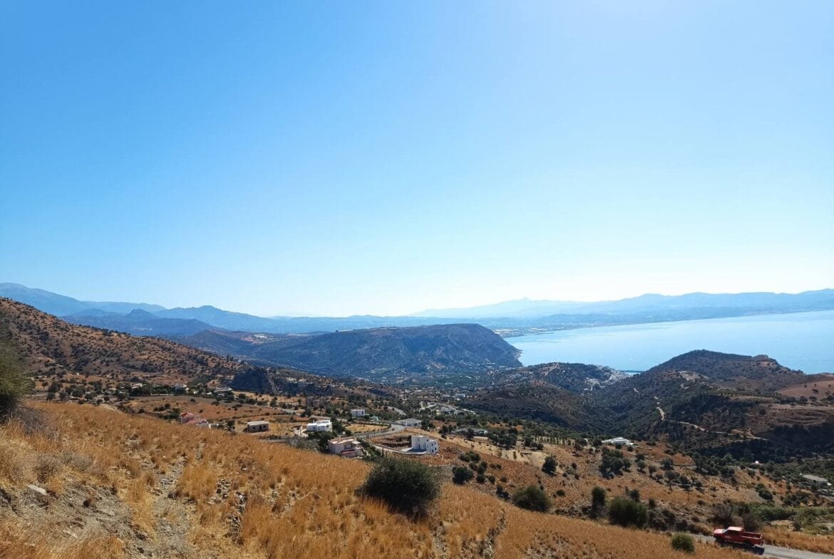 Plot of 4.161,83 sq.m. on the way to Agios Georgios beach.