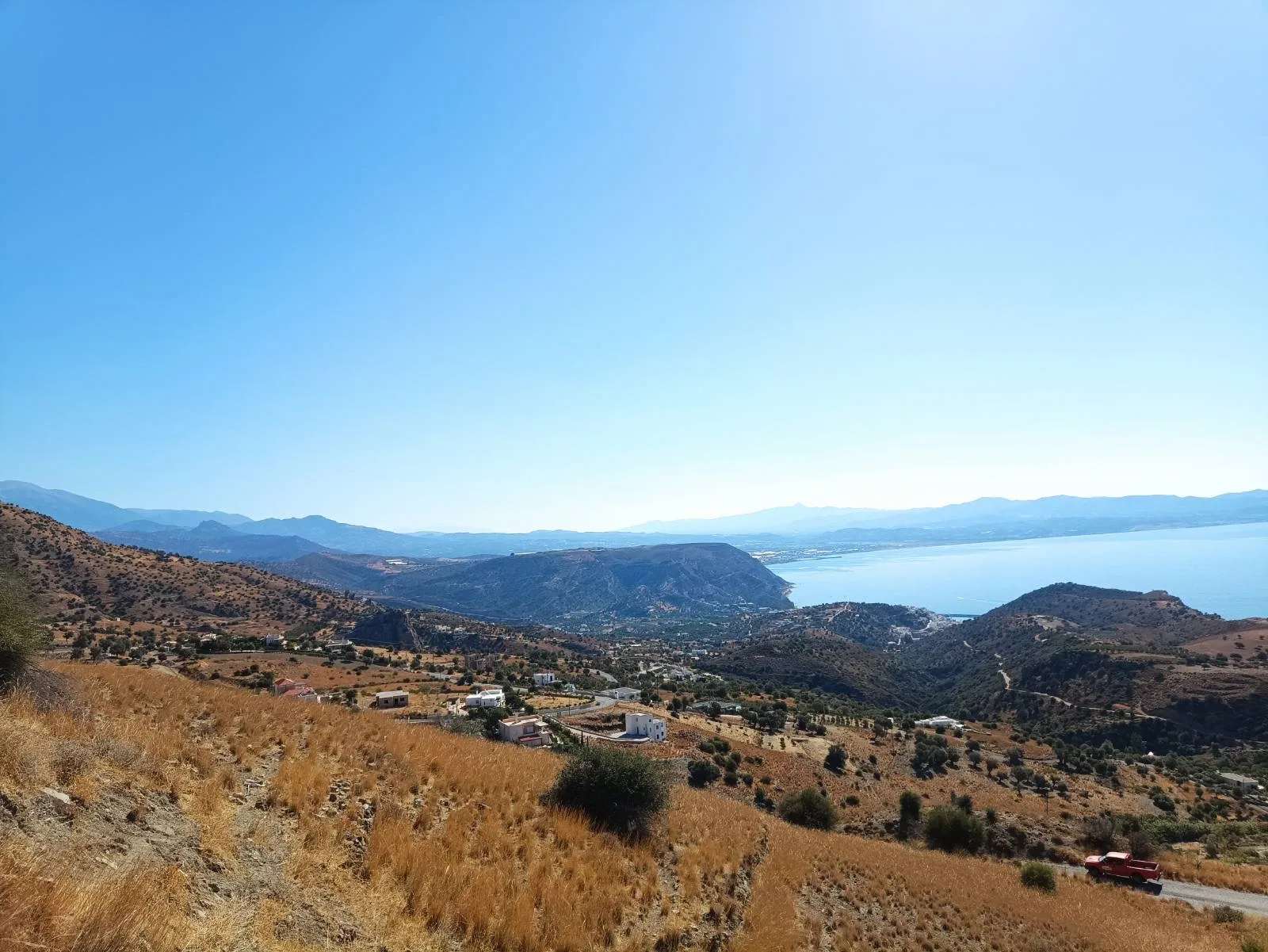Plot of 4.161,83 sq.m. on the way to Agios Georgios beach.