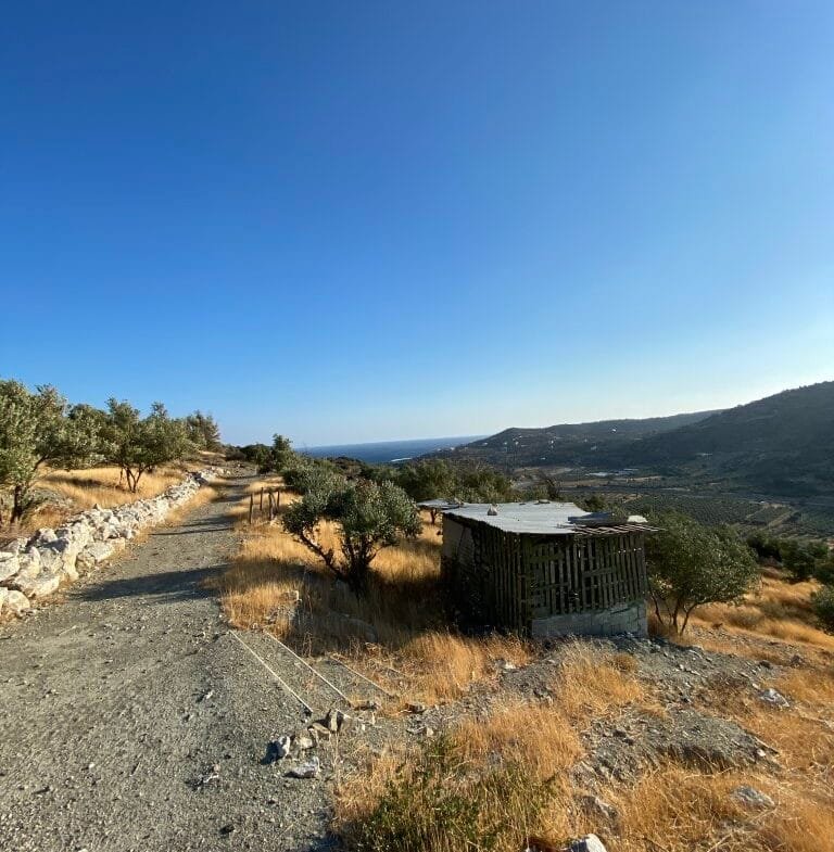 14.173 sqm plot with house for sale.