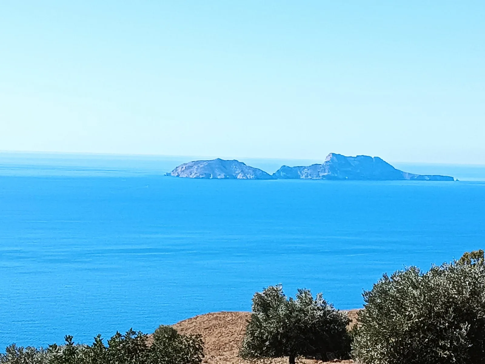 Plot of 4.161,83 sq.m. on the way to Agios Georgios beach.