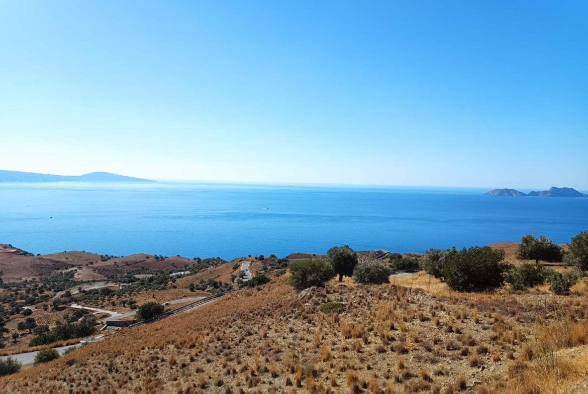 Plot of 4.161,83 sq.m. on the way to Agios Georgios beach.