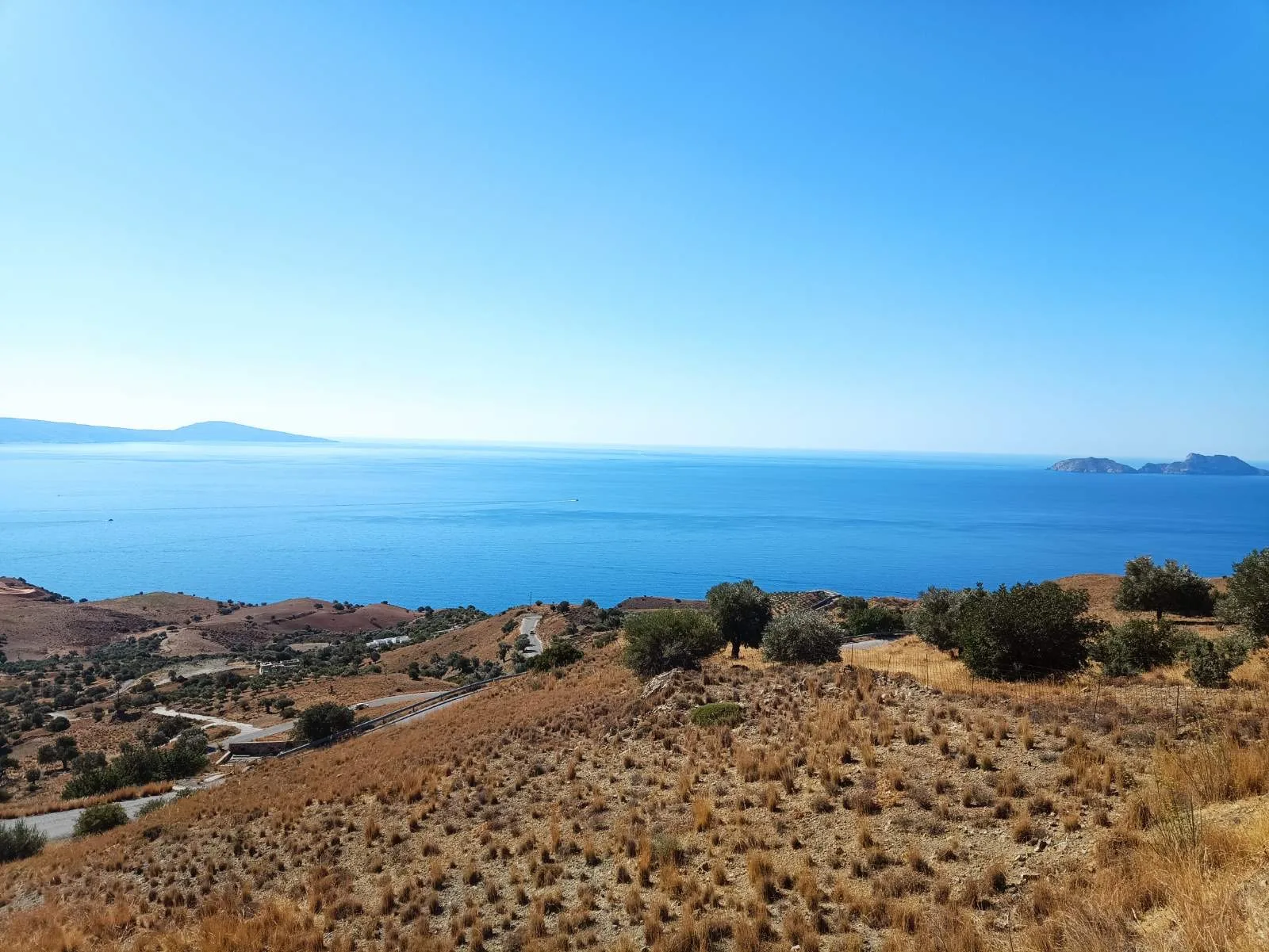 Plot of 4.161,83 sq.m. on the way to Agios Georgios beach.