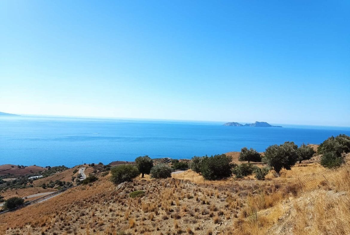 Plot of 4.161,83 sq.m. on the way to Agios Georgios beach.
