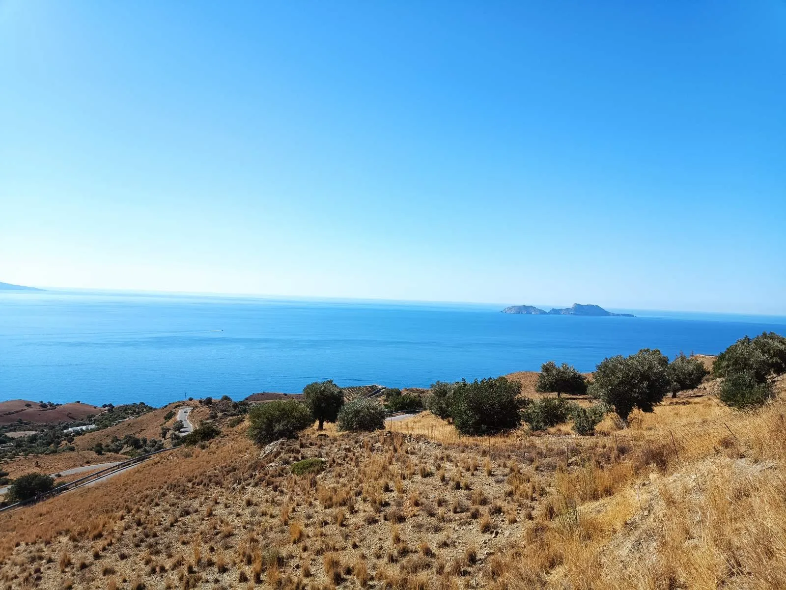 Plot of 4.161,83 sq.m. on the way to Agios Georgios beach.