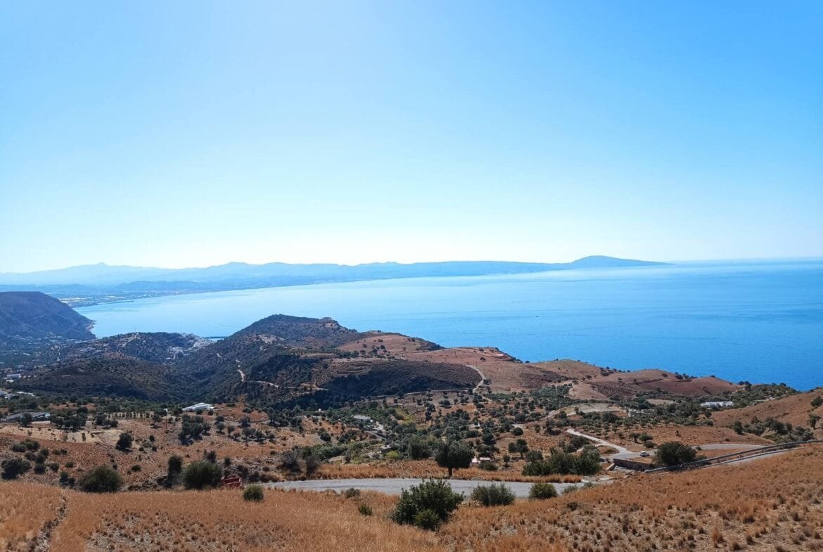 Plot of 4.161,83 sq.m. on the way to Agios Georgios beach.