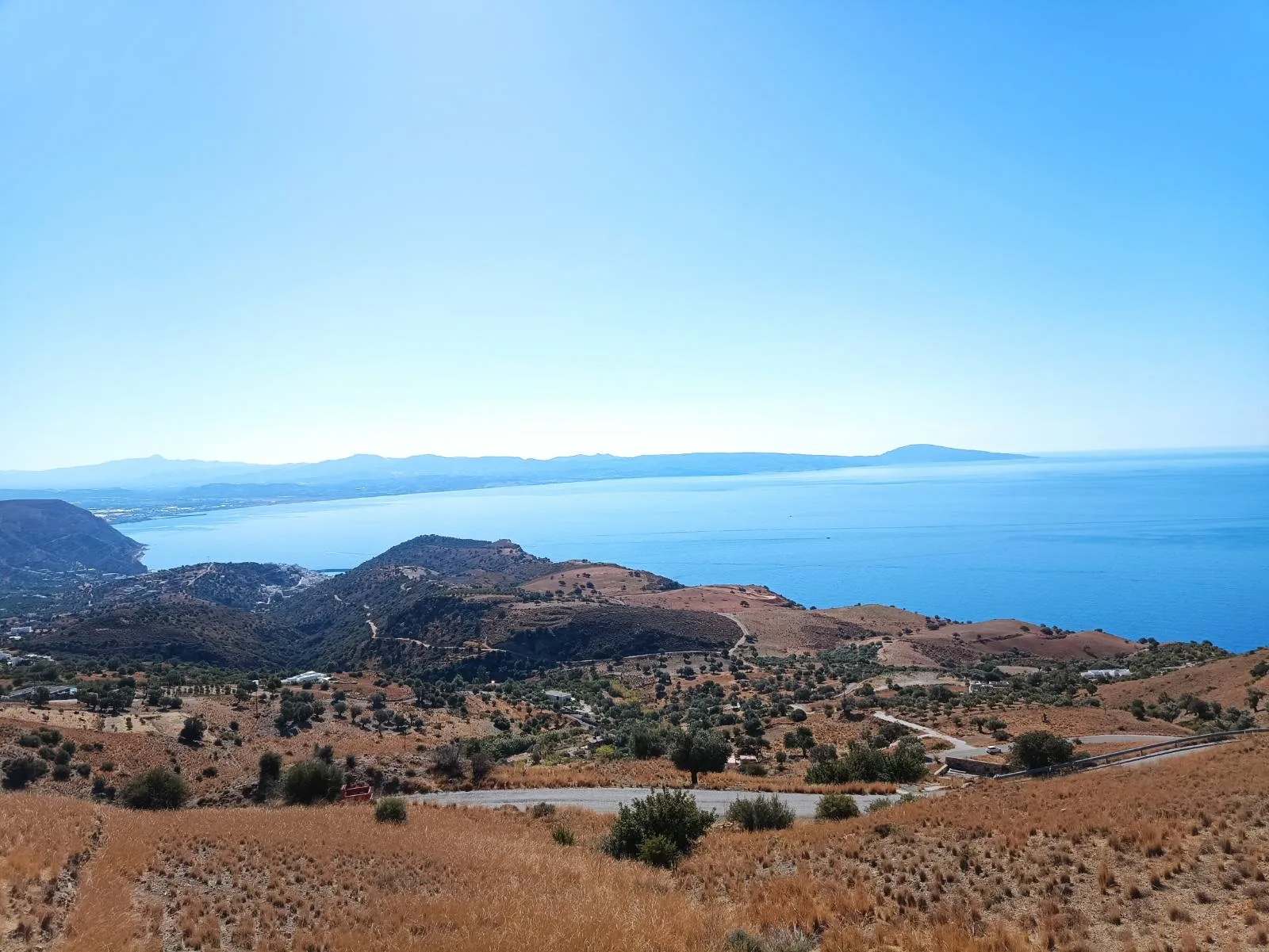 Plot of 4.161,83 sq.m. on the way to Agios Georgios beach.