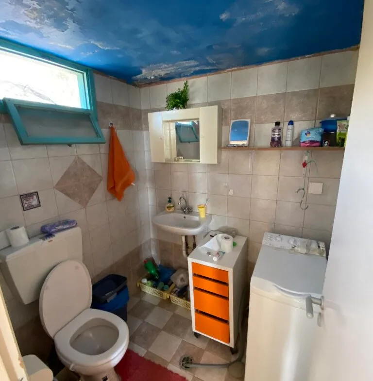 14.173 sqm plot with house for sale.