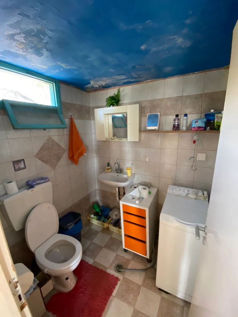 14.173 sqm plot with house for sale.