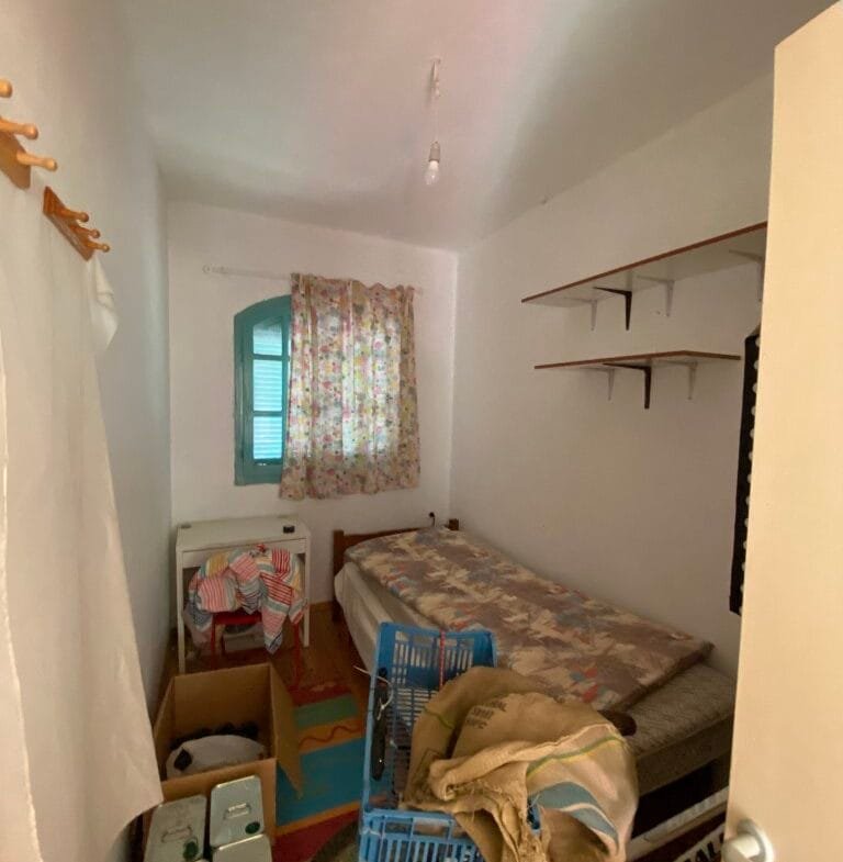 14.173 sqm plot with house for sale.