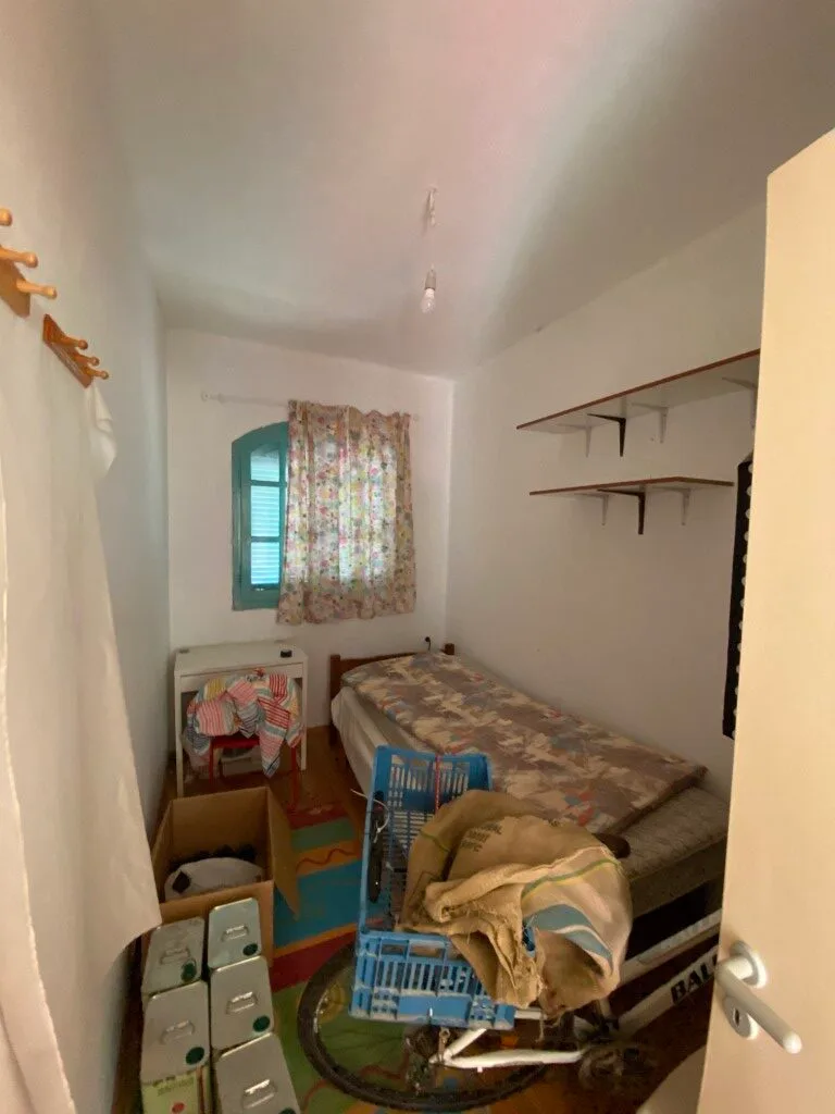 14.173 sqm plot with house for sale.