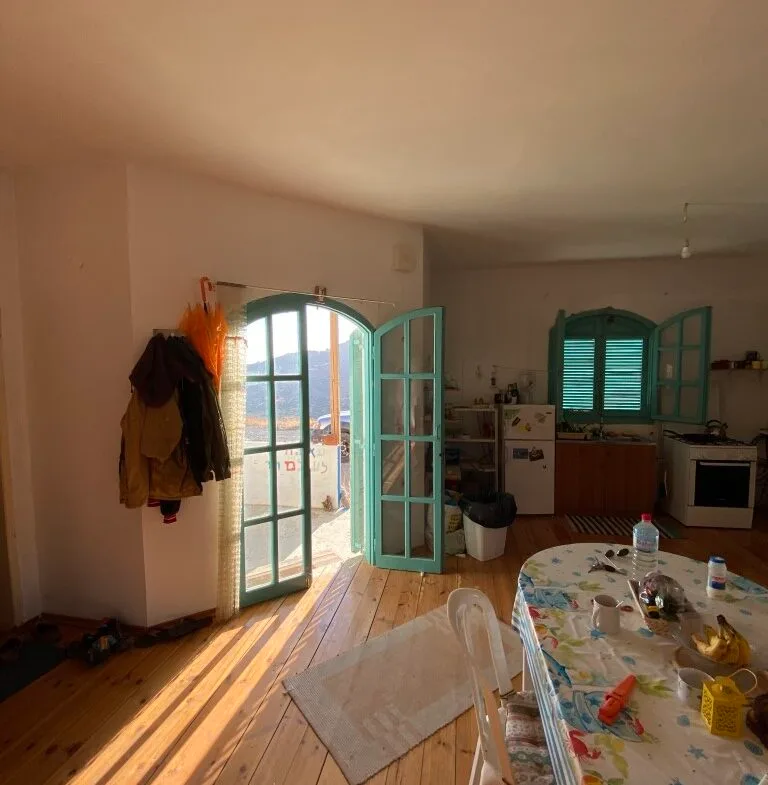 14.173 sqm plot with house for sale.